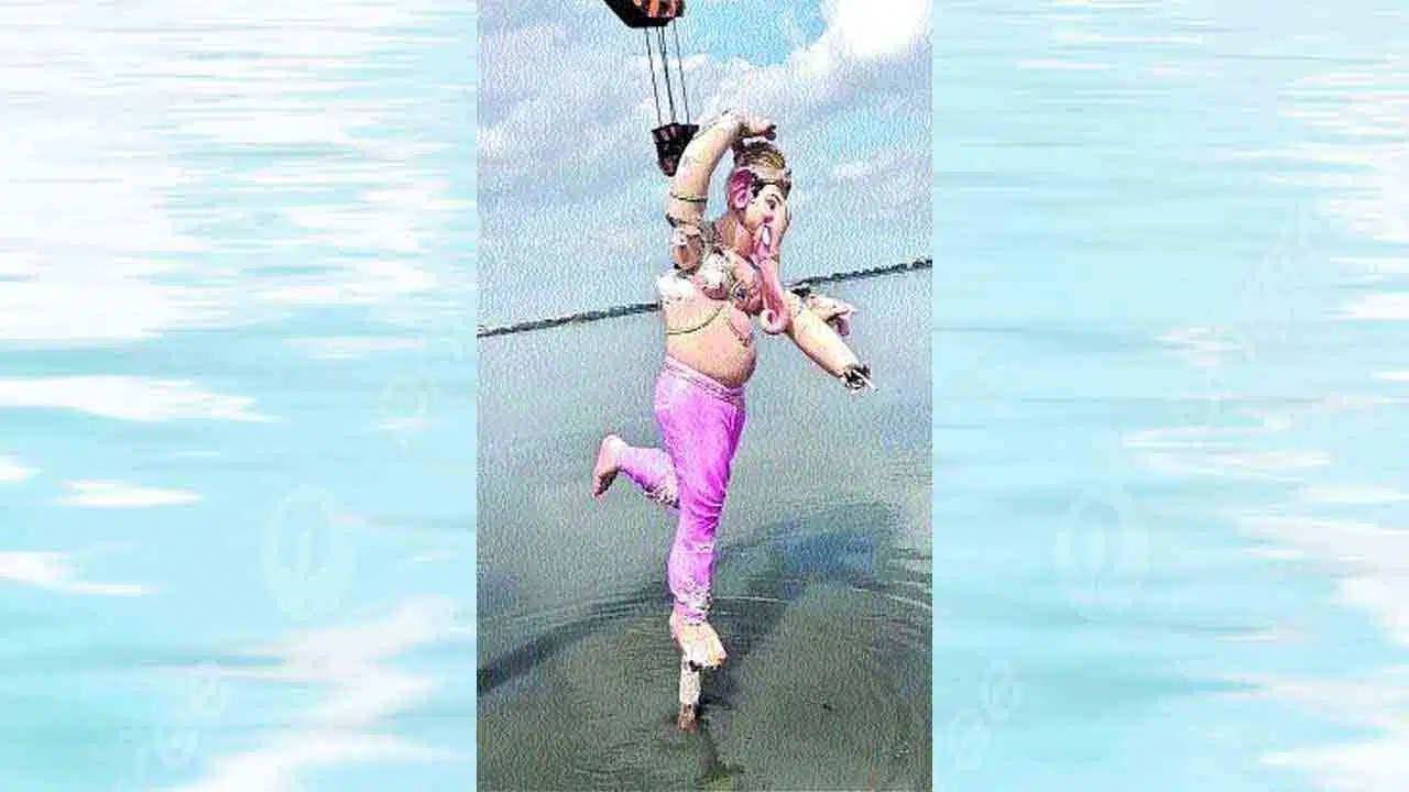Lord Ganesh | పూజ‌లు అందుకోకుండానే గ‌ణేషుని నిమ‌జ్జ‌నం.. అలా ఎందుకు చేశారంటే..!