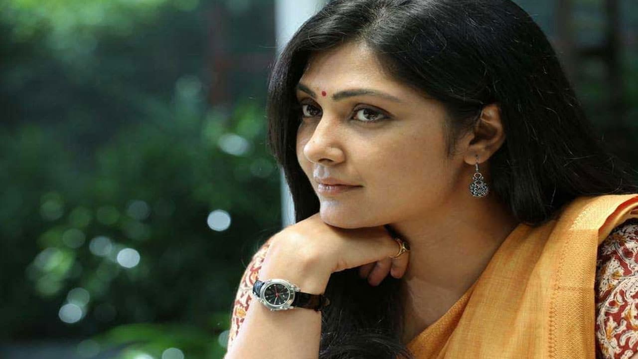 Kamalinee Mukherjee | ఎట్ట‌కేల‌కి ఓపెన్ అయిన టాలీవుడ్ హీరోయిన్.. అందుకే దూర‌మ‌య్యానంటూ కామెంట్