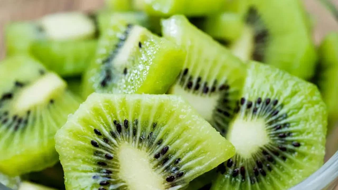 Kiwi fruit | ఆరోగ్యానికి వరంగా కివి పండు.. ప్రతిరోజూ తింటే కలిగే అద్భుత ప్రయోజనాలు ఇవే!