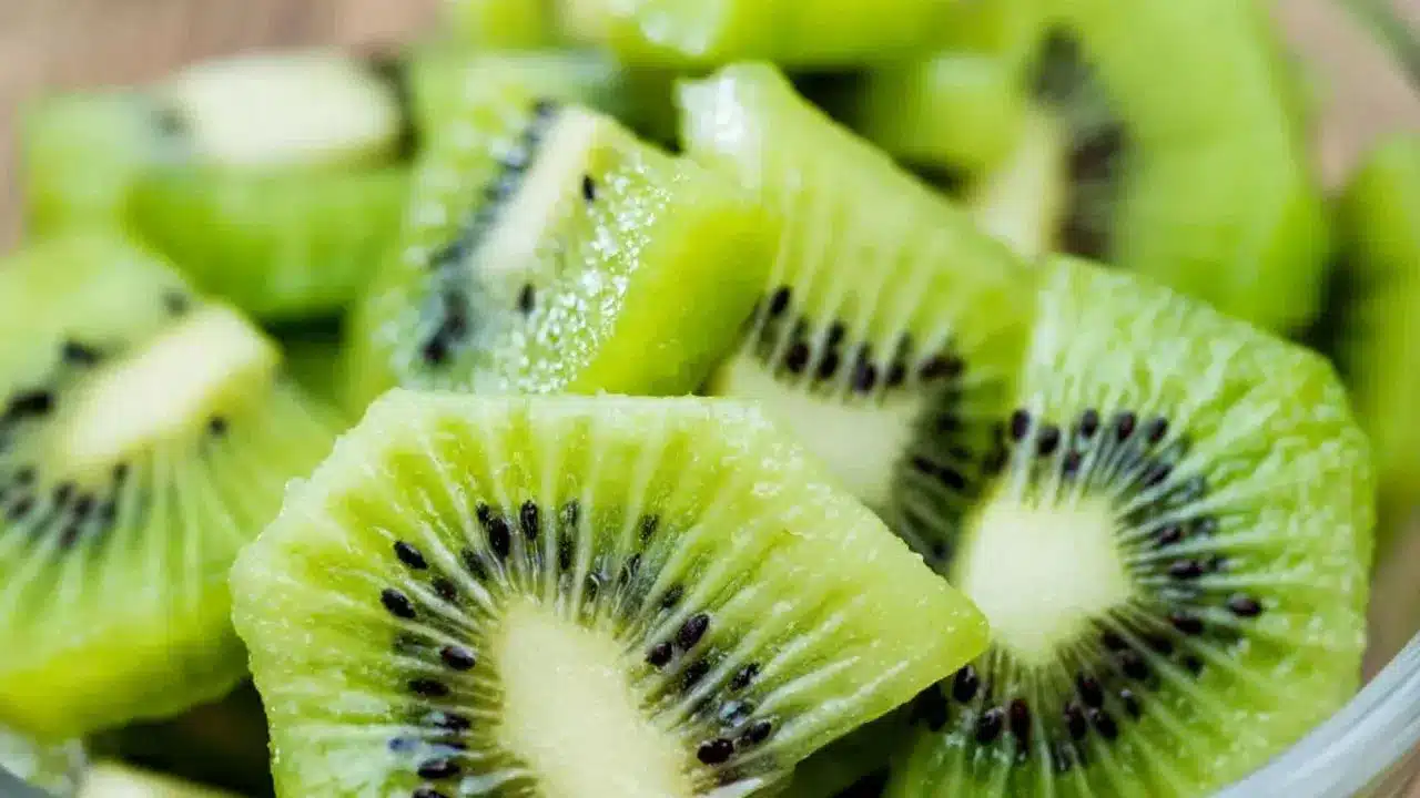 Kiwi fruit | ఆరోగ్యానికి వరంగా కివి పండు.. ప్రతిరోజూ తింటే కలిగే అద్భుత ప్రయోజనాలు ఇవే!