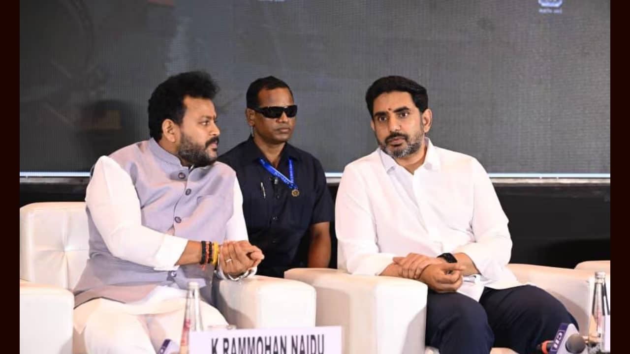 Lokesh & Ram Mohan Naidu : లోకేష్ ..రామ్మోహన్ నాయుడు లను చూస్తే అన్నదమ్ములు కూడా ఇంత అన్యోన్యంగా ఉండరేమో !!