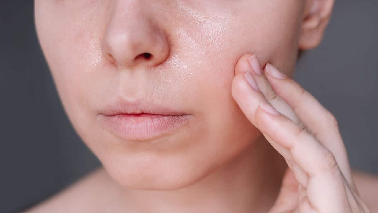 Oily Skin : మీ చర్మం జిడ్డు పట్టి ఉంటుందా.. ఈ టిప్స్ ఫాలో అవ్వండి.. మీల మీల మెరిసే తాజా చర్మం మీ సొంతం…?