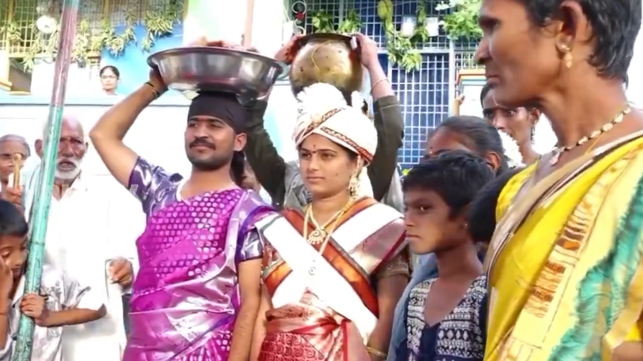 Viral Video : ఇదెక్క‌డి వింత ఆచారం.. వధువుగా అబ్బాయి, వరుడిగా అమ్మాయి.. వైర‌ల్ వీడియో !