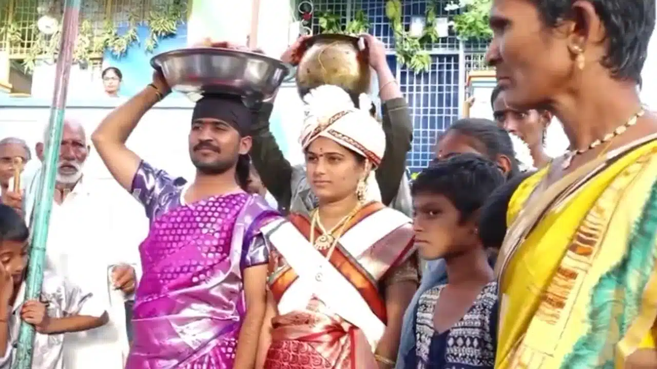 Viral Video : ఇదెక్క‌డి వింత ఆచారం.. వధువుగా అబ్బాయి, వరుడిగా అమ్మాయి !