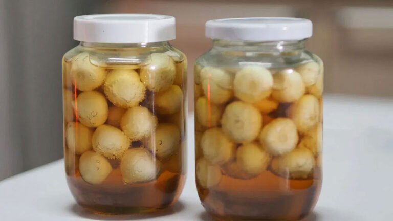 Honey and Garlic |  తేనె+వెల్లుల్లి మిశ్రమం.. ఖాళీ కడుపుతో తీసుకుంటే శరీరానికి ఎనలేని మేలు!