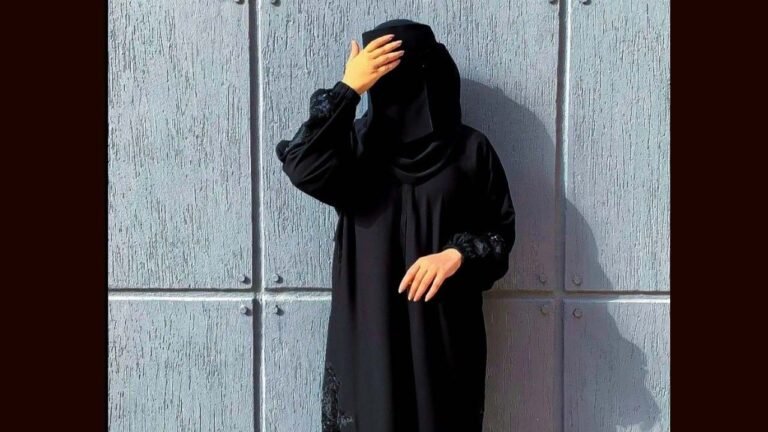 Male Entry to Women Washroom : బుర్ఖా ధరించి లేడీస్ బాత్రూమ్లోకి వెళ్లిన వ్యక్తి!