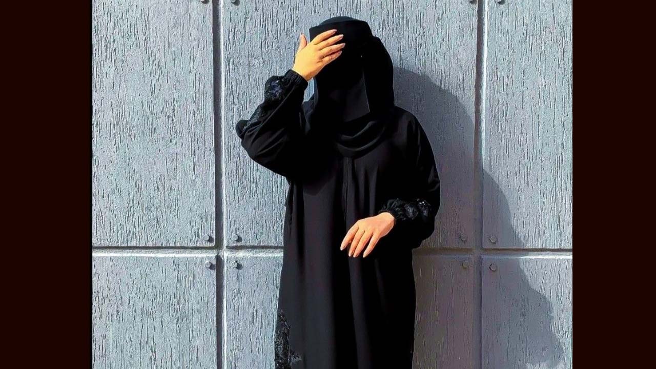 Male Entry to Women Washroom : బుర్ఖా ధరించి లేడీస్ బాత్రూమ్లోకి వెళ్లిన వ్యక్తి!