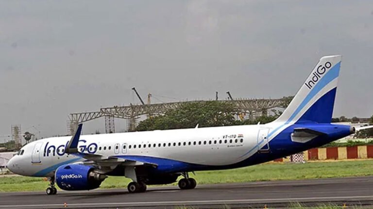 Airport | శంషాబాద్ విమానాశ్రయంలో త‌ప్పిన పెను ప్ర‌మాదం.. పైలట్ చాకచక్యంతో 162 మంది ప్ర‌యాణికులు సేఫ్‌