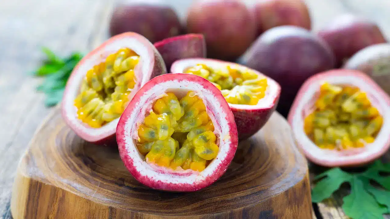 Passion fruit | అద్భుతమైన పండు.. కృష్ణ పండు (పాషన్ ఫ్రూట్), దాని ఆకుల ప్రయోజనాలు తెలుసా?