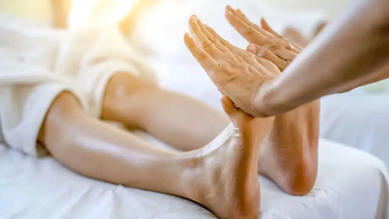 Feet | రాత్రి నిద్రకు ముందు నెయ్యితో అరికాళ్లకు మసాజ్ చేస్తే ఎలాంటి మంచి ఫలితాలు ఉన్నాయో తెలుసా?