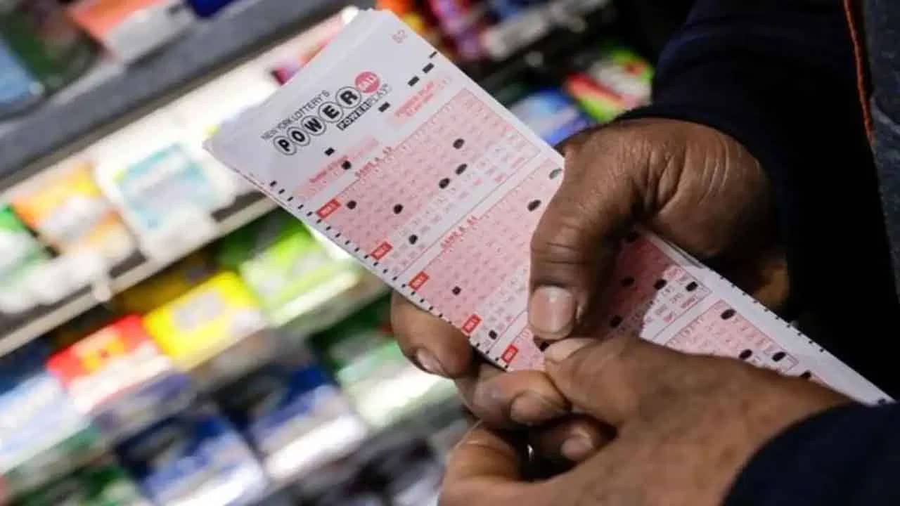 Lottery | దుబాయ్‌లో భారతీయుడికి రూ.35 కోట్ల అదృష్టం.. లాటరీ టికెట్ జీవితాన్నే మార్చింది!