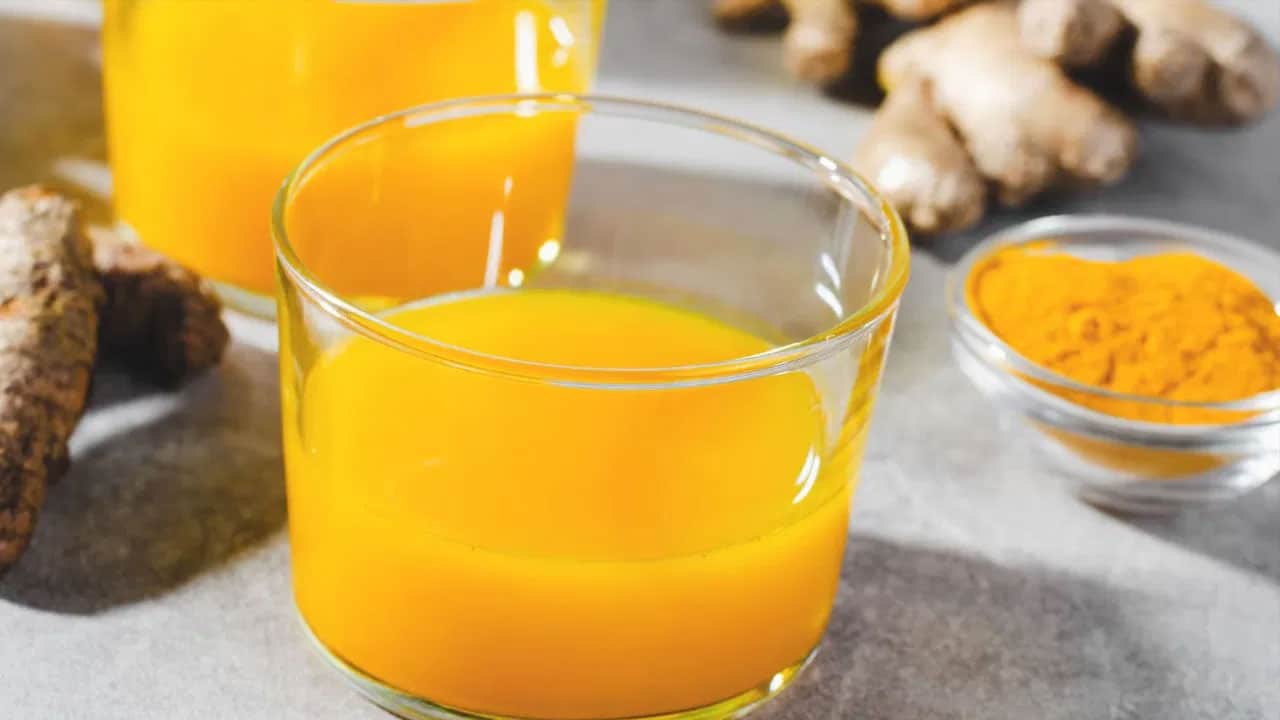 Turmeric | పసుపు నీటిలో ఆరోగ్య రహస్యాలు .. ప్రతిరోజూ పరగడుపున‌ తాగితే కలిగే అద్భుతమైన ప్రయోజనాలు!