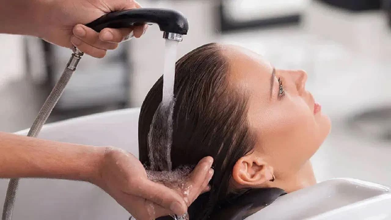 Periods | పీరియడ్స్‌ సమయంలో తల స్నానం చేయకూడదా.. వైద్య నిపుణులు సూటిగా చెప్పే సత్యం ఇదే..!