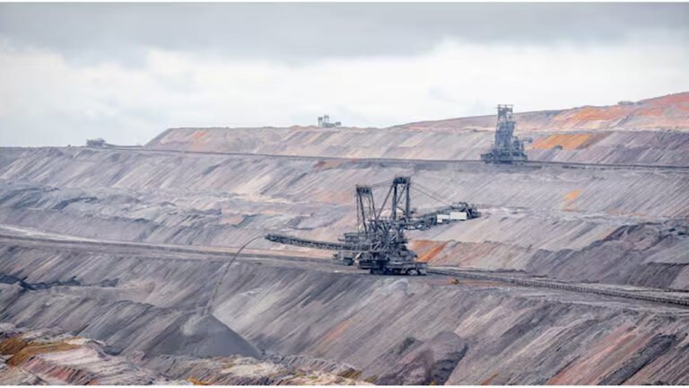 Singareni Coal Mines Operators Jobs | మహిళా డ్రైవర్లకు సింగరేణి శుభవార్త.. ఓపెన్ కాస్ట్ మైన్స్‌లో ఆపరేటర్ ఉద్యోగాలకు అవకాశం