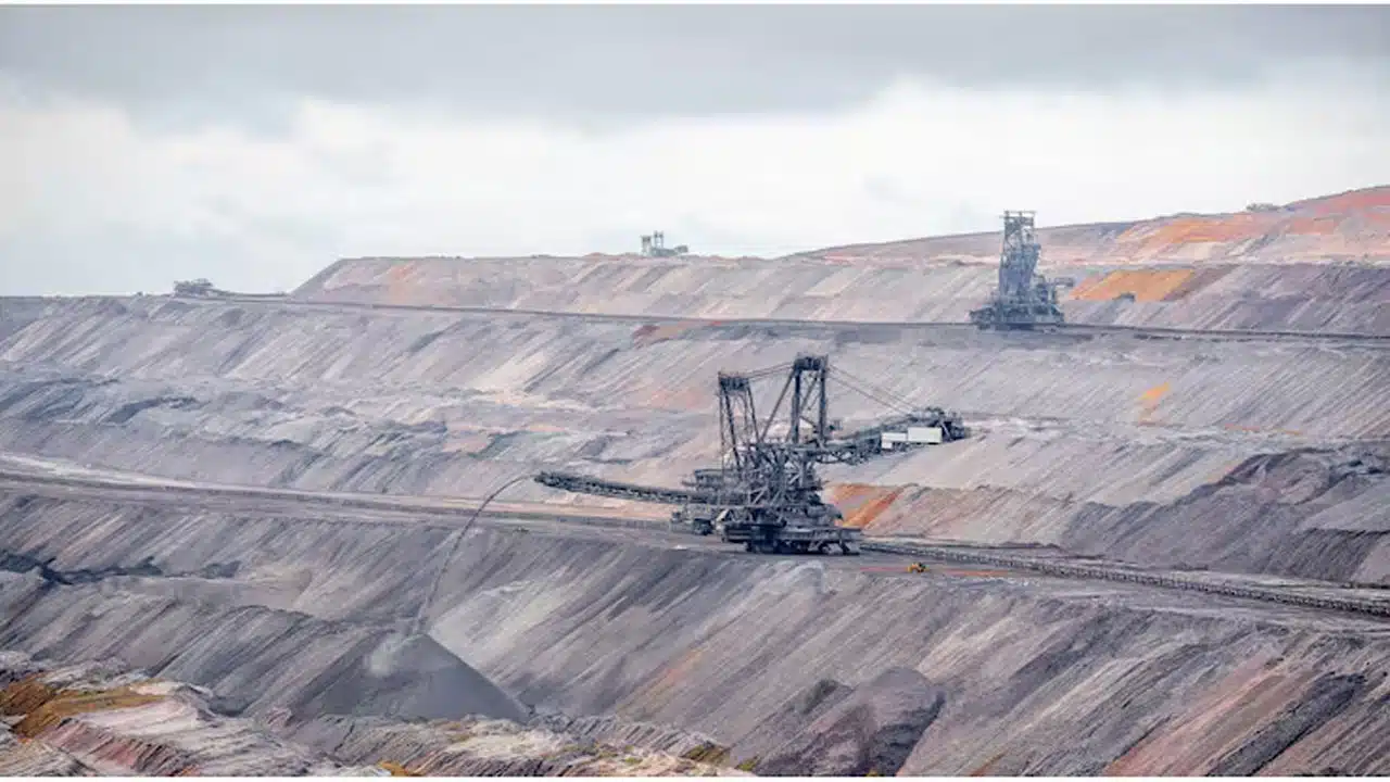 Singareni Coal Mines Operators Jobs | మహిళా డ్రైవర్లకు సింగరేణి శుభవార్త.. ఓపెన్ కాస్ట్ మైన్స్లో ఆపరేటర్ ఉద్యోగాలకు అవకాశం