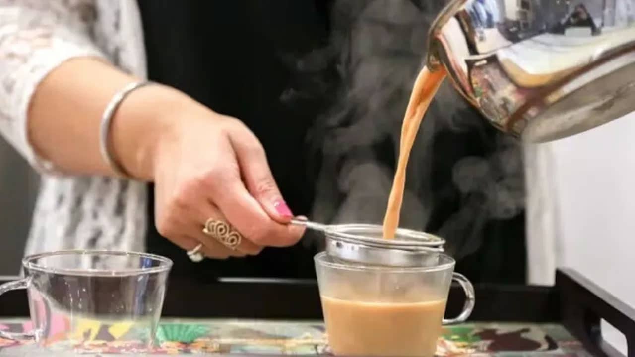 TEA | టీ ఎక్కువ తాగుతున్నారా.. అది ఎంత డేంజ‌రో మీకు తెలుసా?