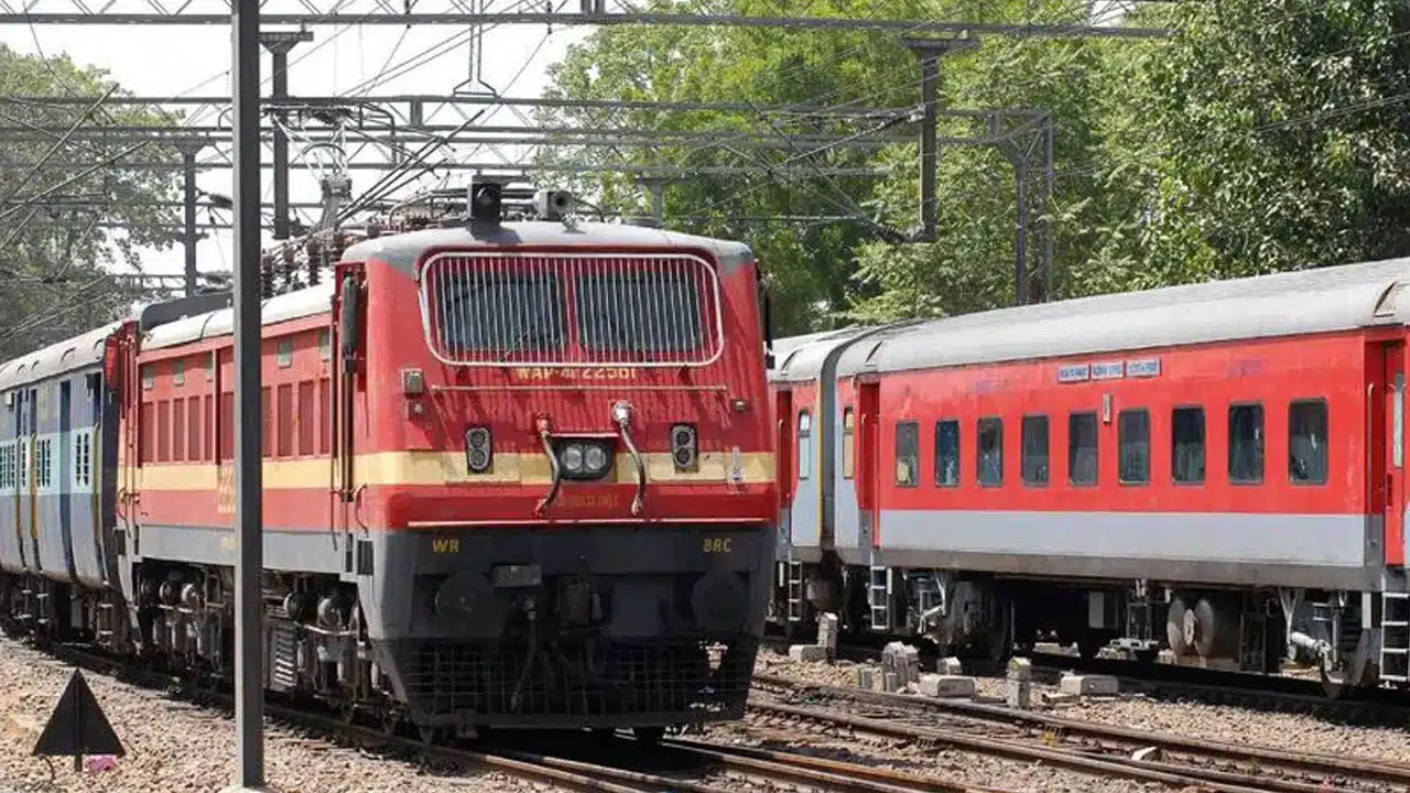 Special Trains | దసరా స్పెషల్‌ ట్రెయిన్‌లు.. ప్రయాణికుల రద్దీ దృష్ట్యా దక్షిణ మధ్య రైల్వే కీలక నిర్ణయం
