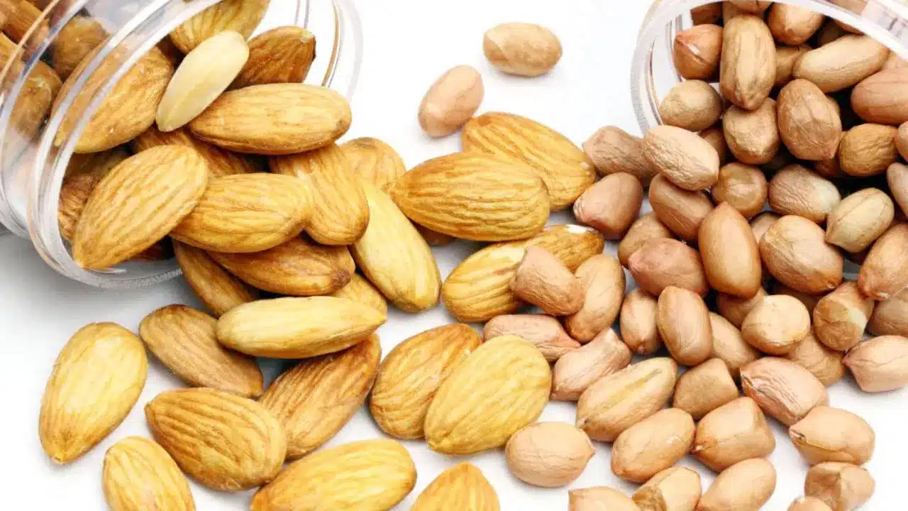 Peanuts Vs Almonds | బరువు తగ్గాలంటే పల్లీనా? బాదమా? ఏది బెస్ట్ .. న్యూట్రిషన్ నిపుణుల విశ్లేషణ