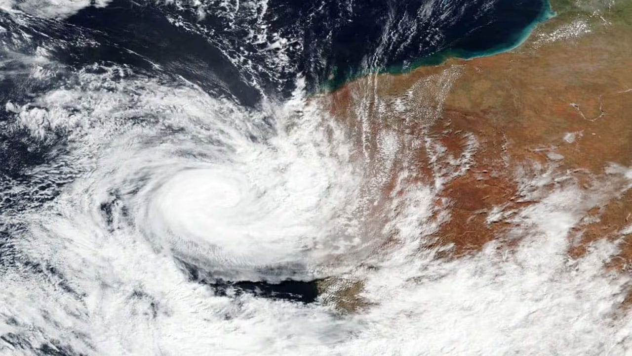 Montha Cyclone Effect | ఏపీలో ‘మొంథా’ తుఫాన్ ఆందోళన .. కాకినాడ తీరంలో కల్లోలం