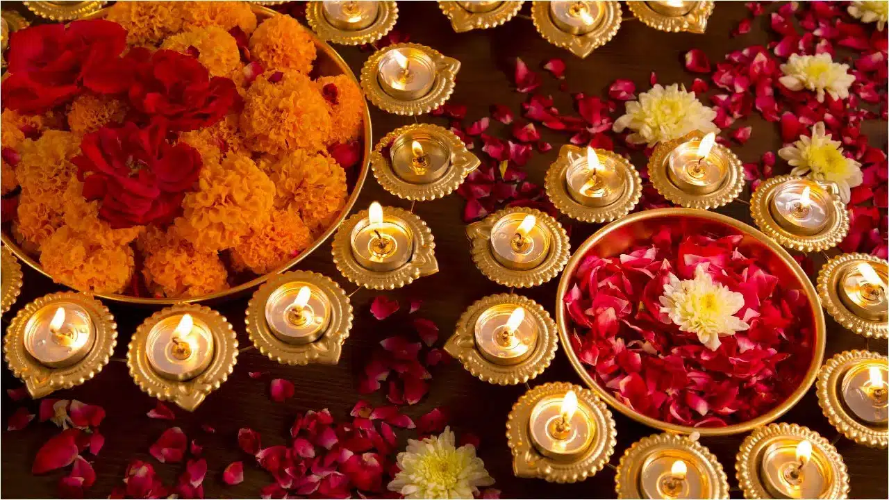 Dhanteras 2025 | ధంతేరాస్ రోజు ఏ వస్తువులను కొనకూడదు ..పండితుల సూచనలు