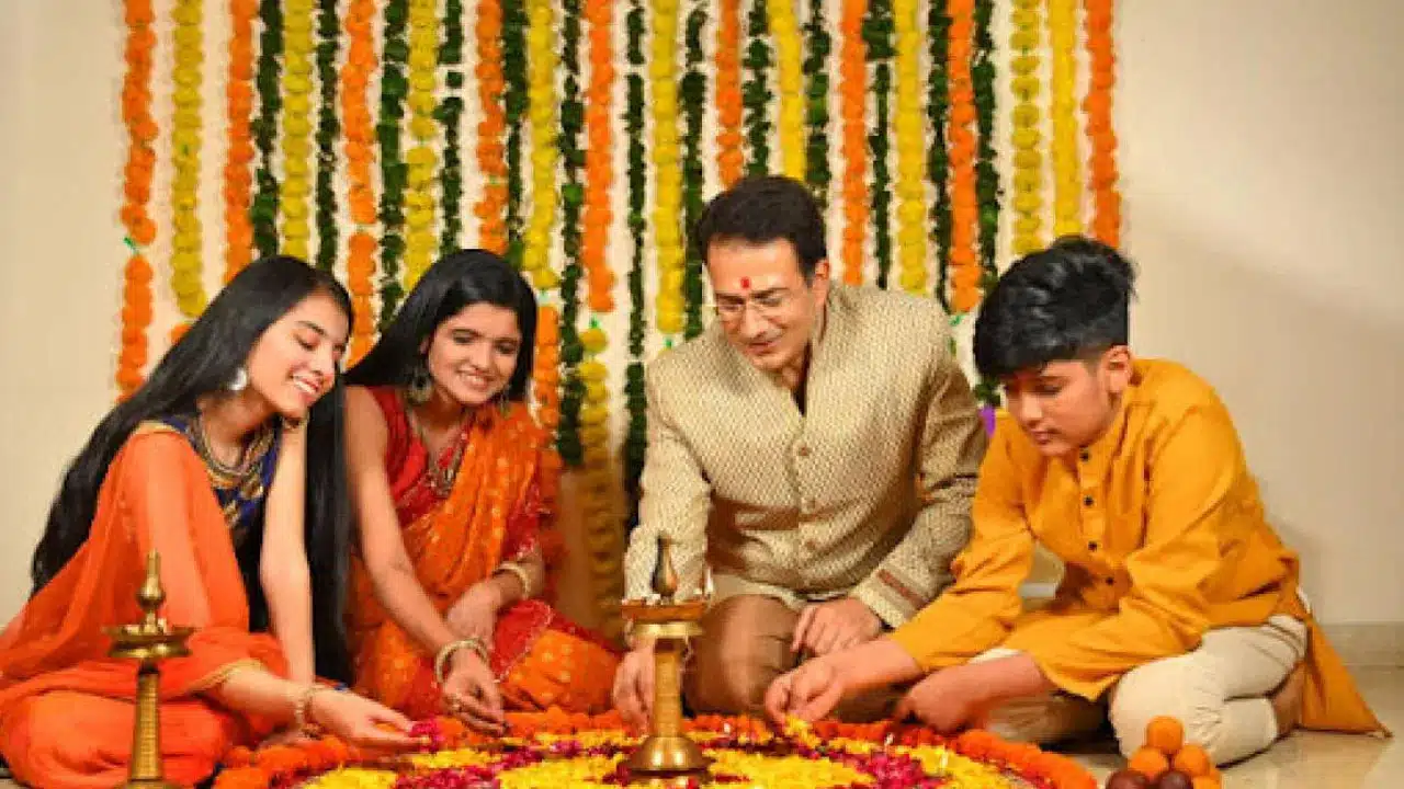 Diwali 2025 | ఈ రంగు దుస్తులు ధరించండి .. లక్ష్మీ కటాక్షం మీవైపు తిరుగుతుంది!