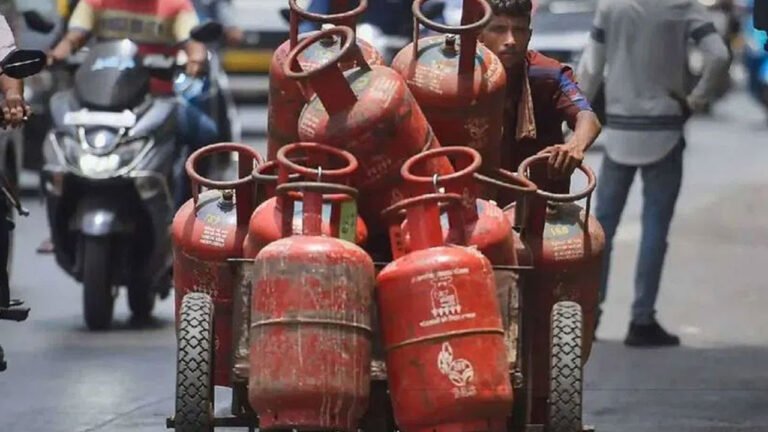 LPG Price Hike | అక్టోబర్‌లో పైపైకి గ్యాస్ ధరలు.. వాణిజ్య ఎల్పీజీ సిలిండర్ ధర పెంపు