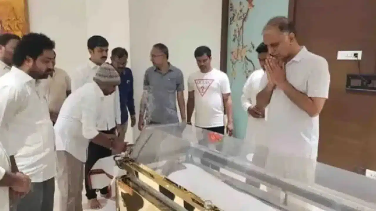 Harish Rao | హరీశ్ రావు ఇంట్లో విషాదం ..బీఆర్ఎస్ ఎన్నికల ప్రచారానికి విరామం