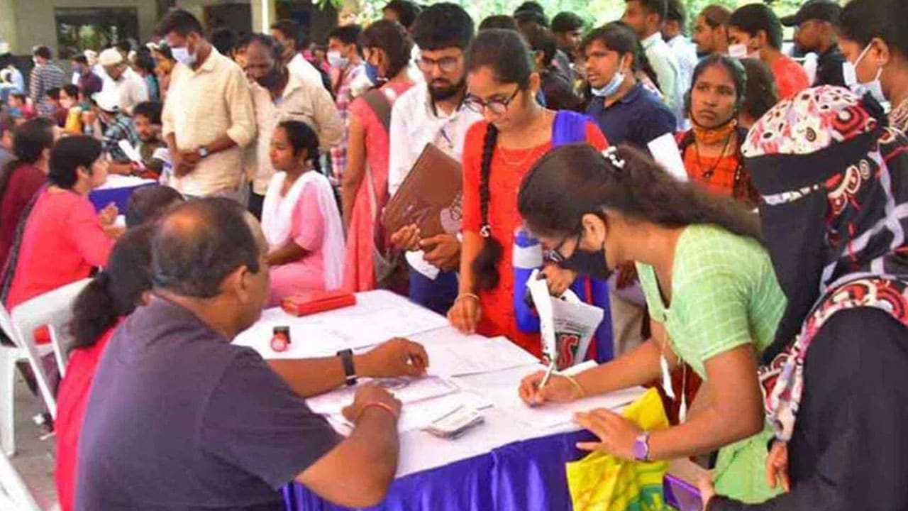 Jobs | తెలంగాణ‌లో కొలువుల పండుగ‌.. ఉద్యోగాల భర్తీకి వరుసగా నోటిఫికేషన్లు!