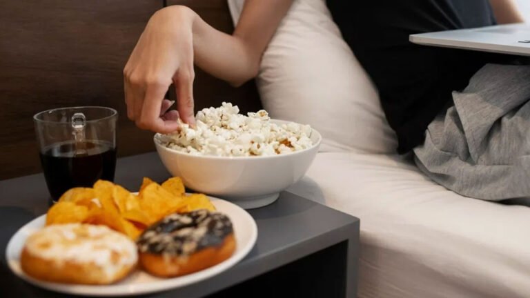 Health Tips | రాత్రి ఆలస్యంగా భోజనం చేస్తే ప్రమాదం .. హార్మోన్ల సమతుల్యత చెడిపోతుంది…