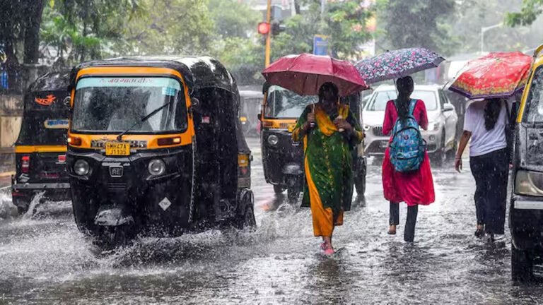 Andhra Pradesh Weather Updates | తీవ్ర వాయుగుండం ప్రభావం: ఉత్తరాంధ్రలో అతి భారీ వర్షాలు..శ్రీకాకుళంలో 10 మండలాలకు సెలవు