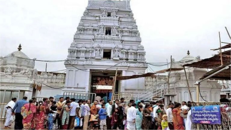 Vemulawada Temple | వేములవాడ రాజన్న ఆలయం తాత్కాలిక మూసివేతపై కలకలం.. భక్తుల ఆగ్ర‌హం