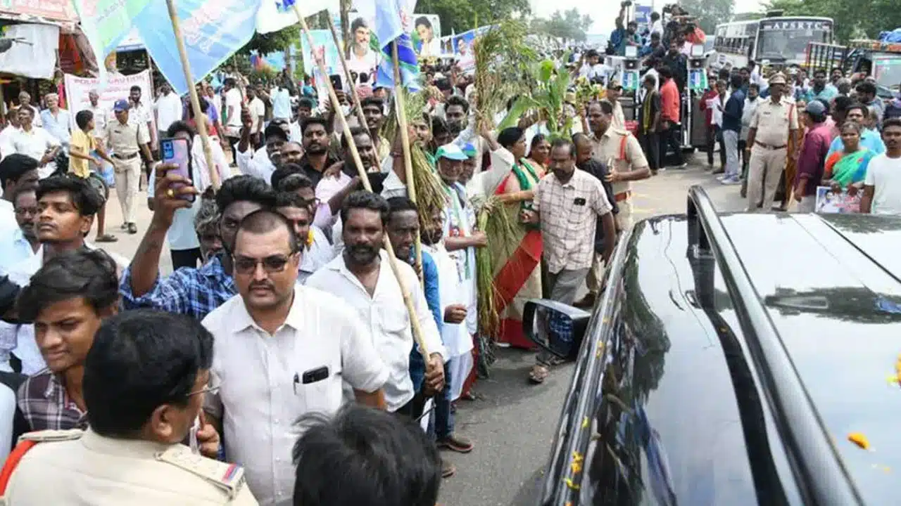 YS Jagan | కృష్ణా జిల్లాలో వైఎస్ జగన్ పర్యటనలో స్వల్ప ప్రమాదం .. కాన్వాయ్‌లో వాహనాలు ఢీ