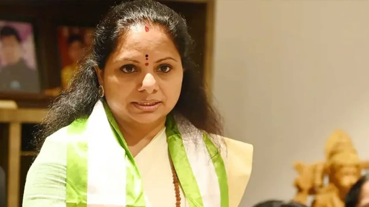 Kavitha : బీఆర్‌ఎస్‌ ఓట్లకు గండి కోట్టనున్న కవిత..!