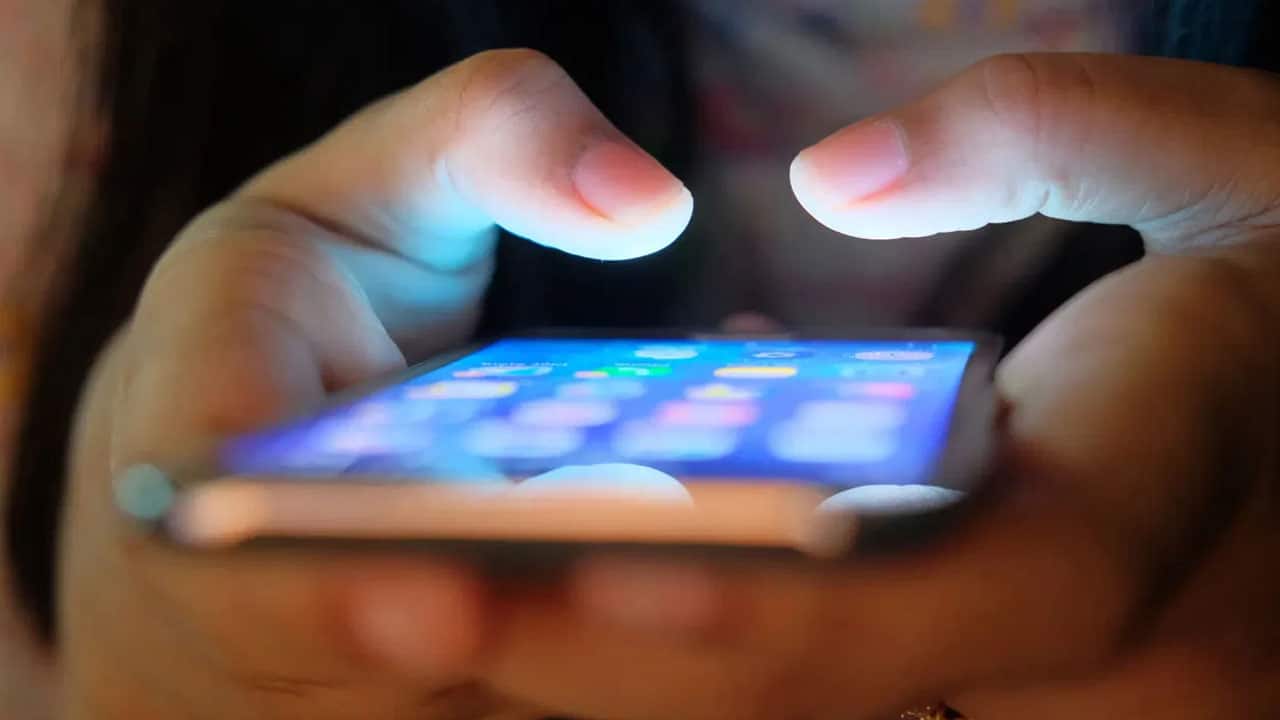 Screen Time Guidelines: అతిగా ఫోన్‌ చూస్తున్నారా?..మీ ఒంట్లో వచ్చే సమస్యలు ఇవే..?