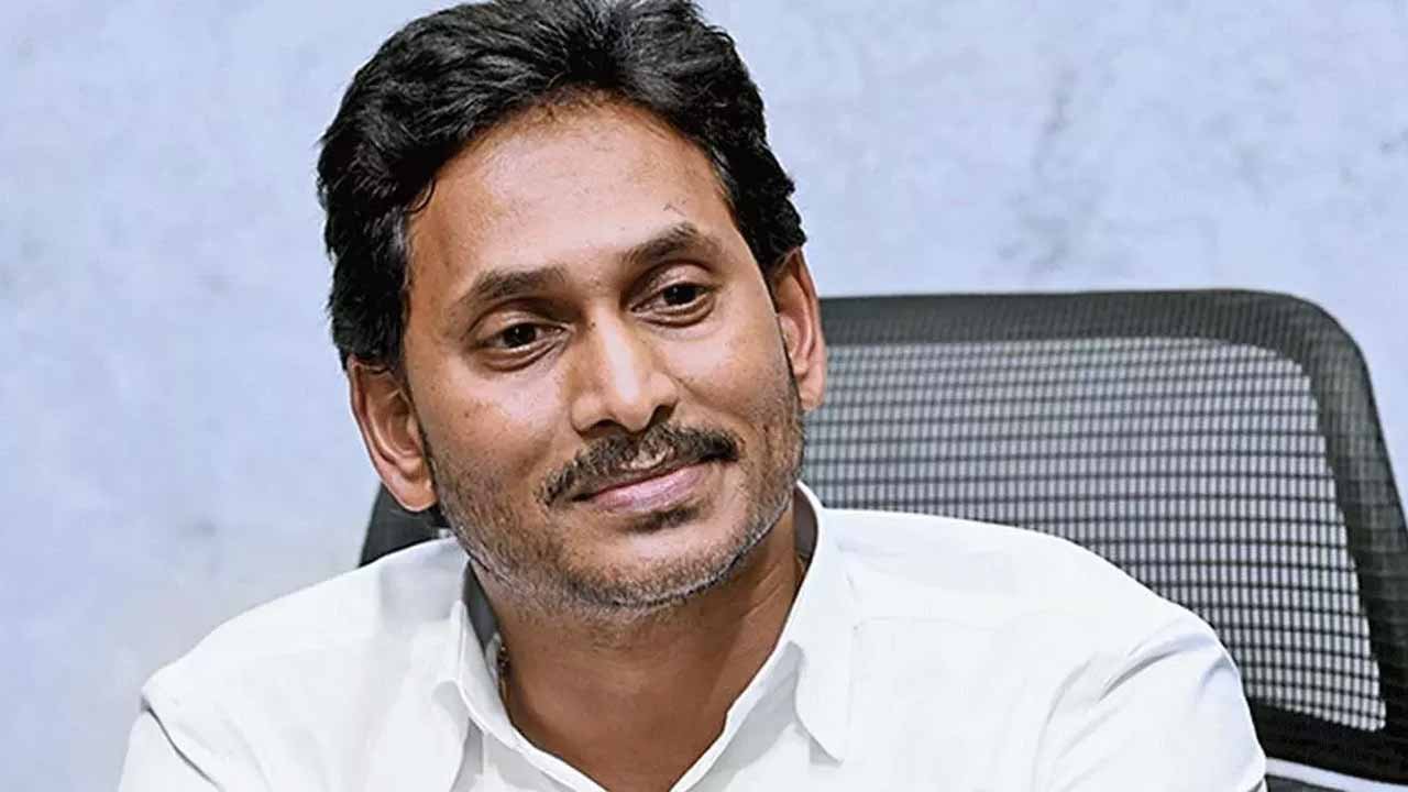 Ys Jagan : జగన్ కు భారీ షాక్ ఇవ్వబోతున్న చంద్రబాబు..!