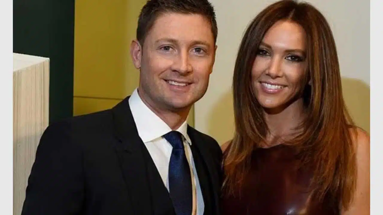 Clark Divorce : వామ్మో ..300 కోట్లు ఇచ్చి భార్యను వదిలించుకున్న స్టార్ట్ క్రికెటర్