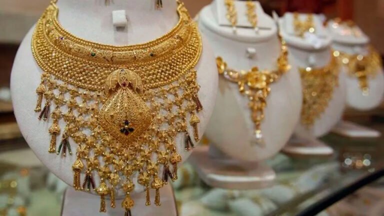 Today Gold Rates : తగ్గుతున్న బంగారం ధ‌ర‌లు.. కొనుగోలు దారుల‌కి కాస్త ఊర‌ట‌