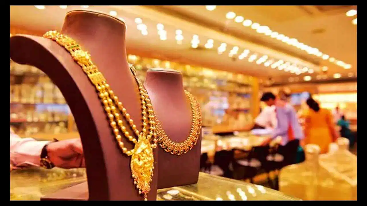 Today Gold Rate : తగ్గినట్లే తగ్గి మళ్లీ పరుగులు పెడుతున్న పసిడి..ఈరోజు ధరలు ఎలా ఉన్నాయంటే !!