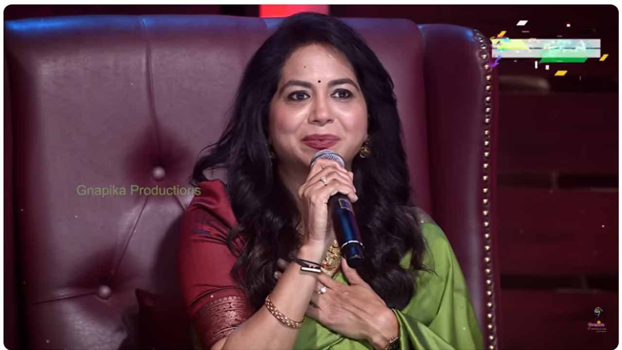 Sunitha : అందరి కంట్లో నీళ్ళు తెప్పించిన సింగర్ సునీత