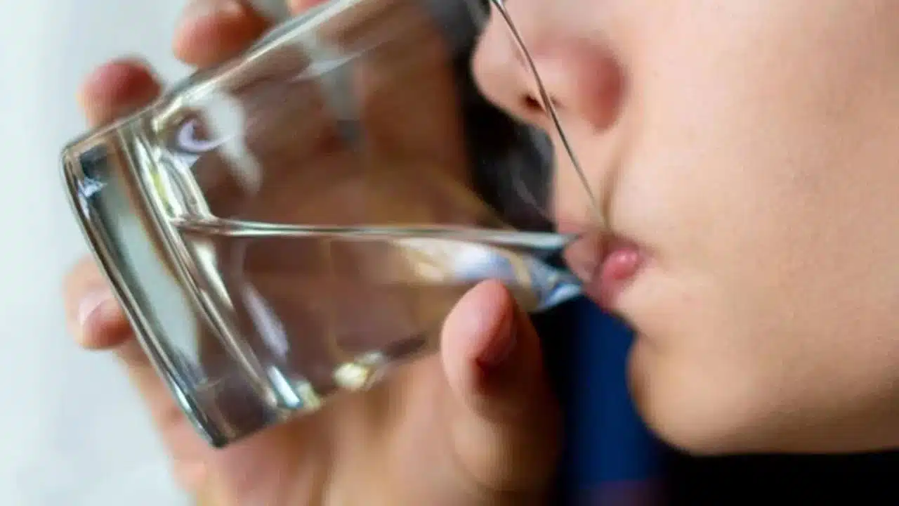 Benefits of drinking water on an empty stomach in the morning