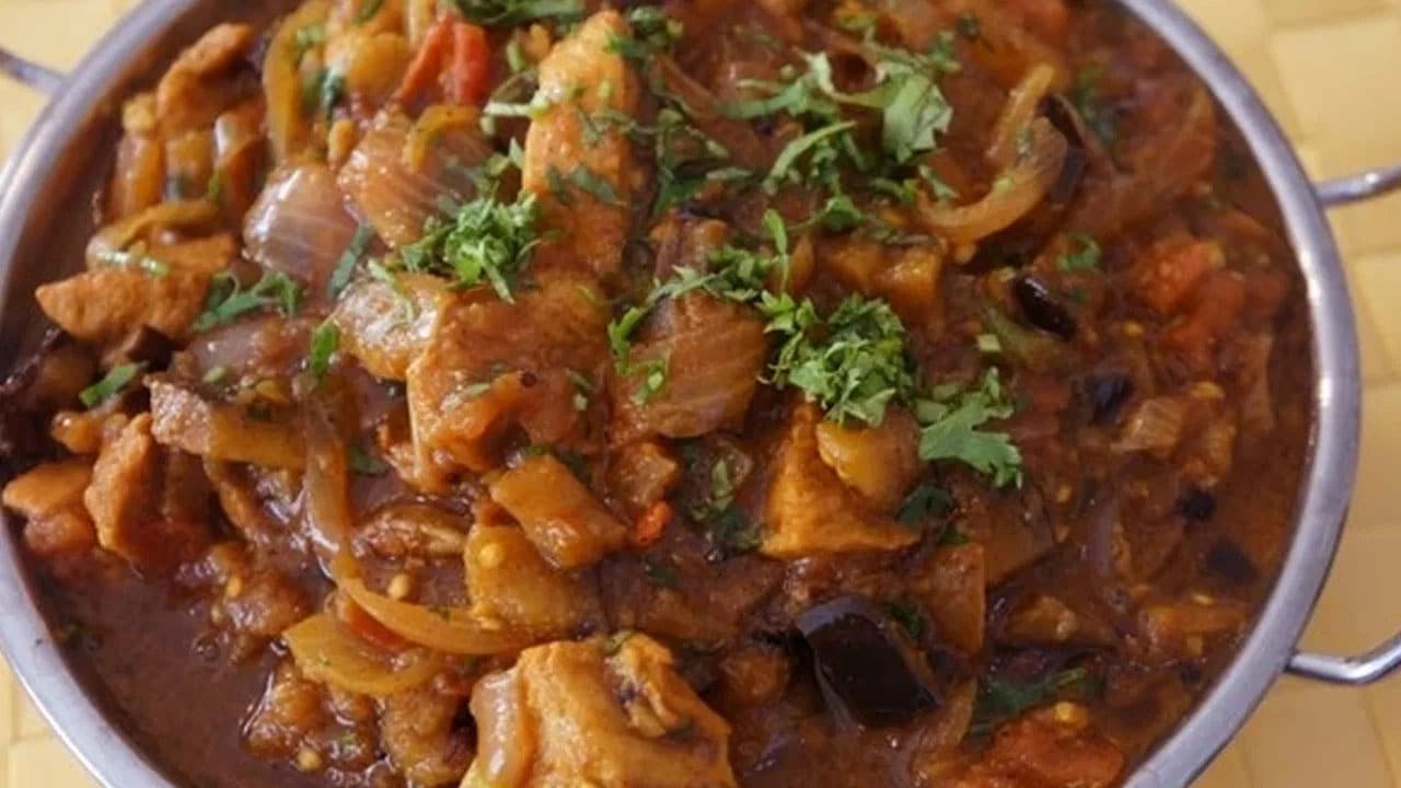 Brinjal Chicken Curry : విలేజ్ స్టైల్‌లో వంకాయ చికెన్ కర్రీ ఎప్పుడైనా రుచి చూశారా? .. టేస్ట్ వేరే లెవెల్ మరి ..!