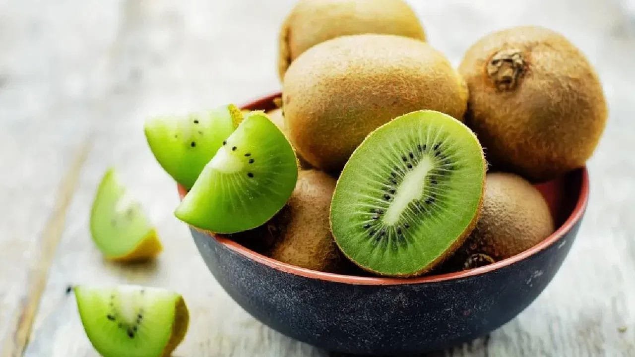Kiwi Fruit : పోషకాల భాండాగారం .. ఈ పండు తింటే కలిగే ఆరోగ్య ప్రయోజనాలు తెలిస్తే … అస్సలు వదలరు..!