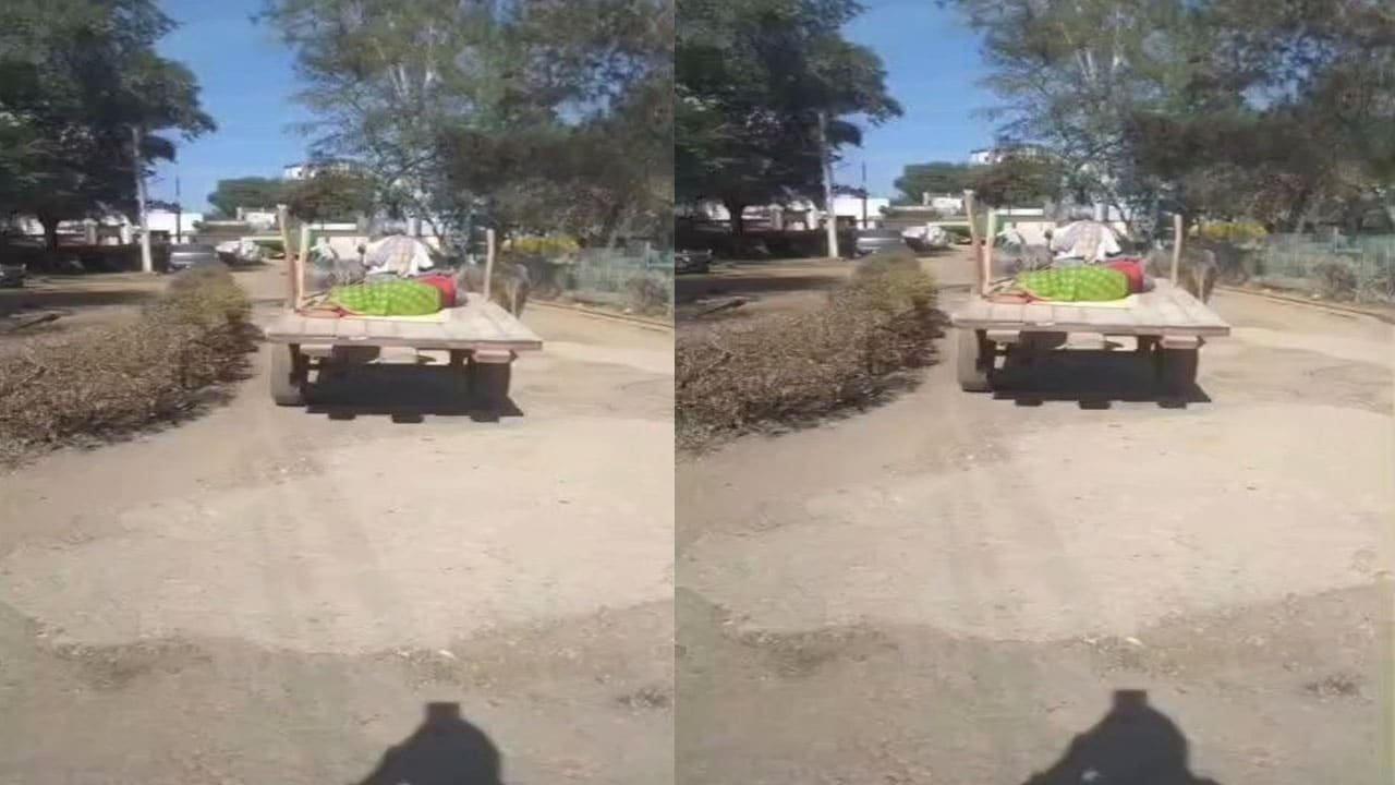 Annamaya District  : హృదయ విదారక ఘటన .. ఎద్దుల బండిపై భార్యను ఆసుపత్రికి తరలించిన భర్త ..  వైరల్ వీడియో