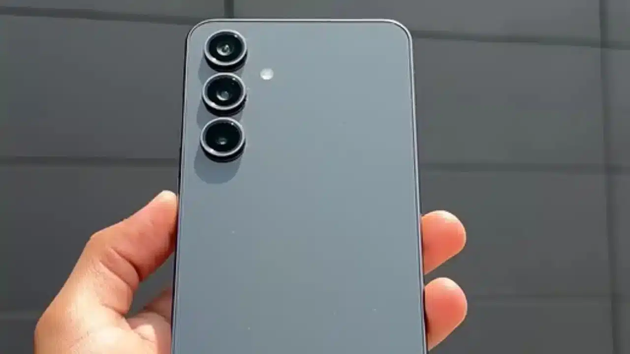 Huge discount on Samsung Galaxy S24 FE on Flipkart..!