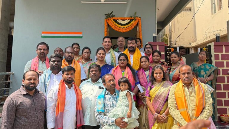 Indiramma House : అలియాబాద్లో ఇందిరమ్మ ఇళ్ల గృహప్రవేశం ..! Indiramma House : అలియాబాద్లో ఇందిరమ్మ ఇళ్ల గృహప్రవేశం ..!
