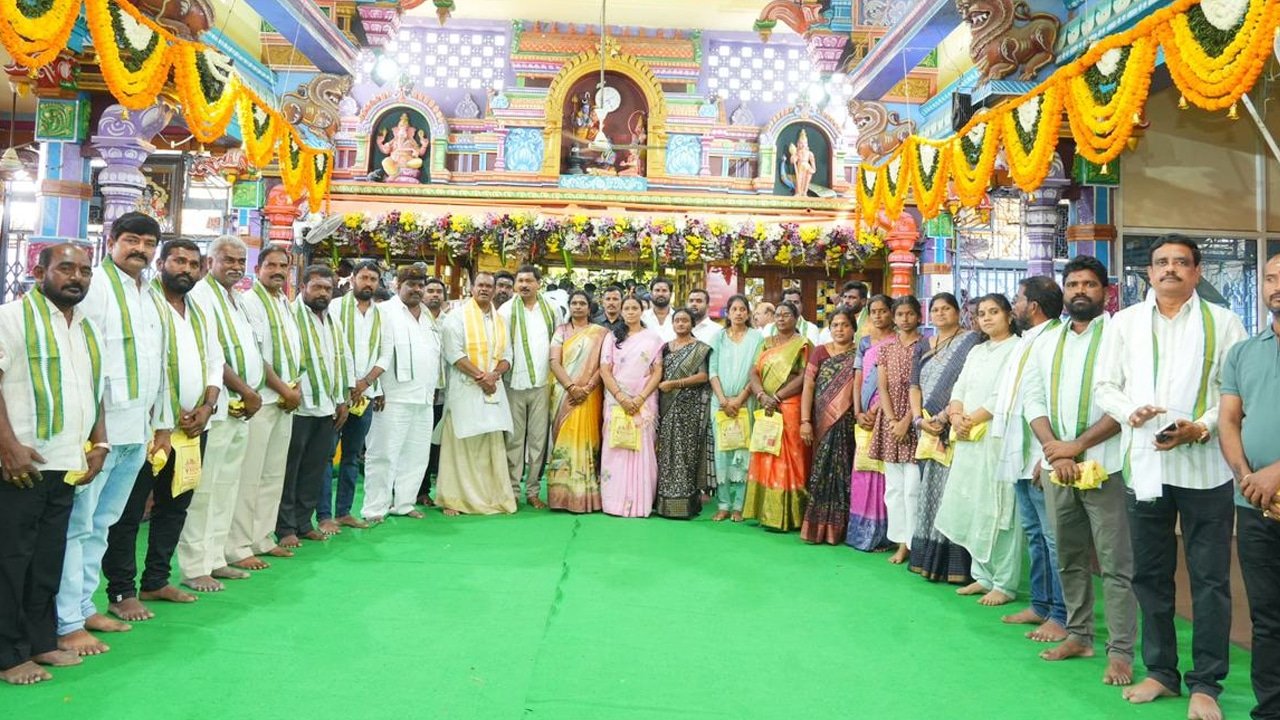 Keesaragutta : కీసరగుట్టలో శ్రీ రామలింగేశ్వర స్వామికి కోమటిరెడ్డి వెంకట్ రెడ్డి ప్రత్యేక పూజలు..!