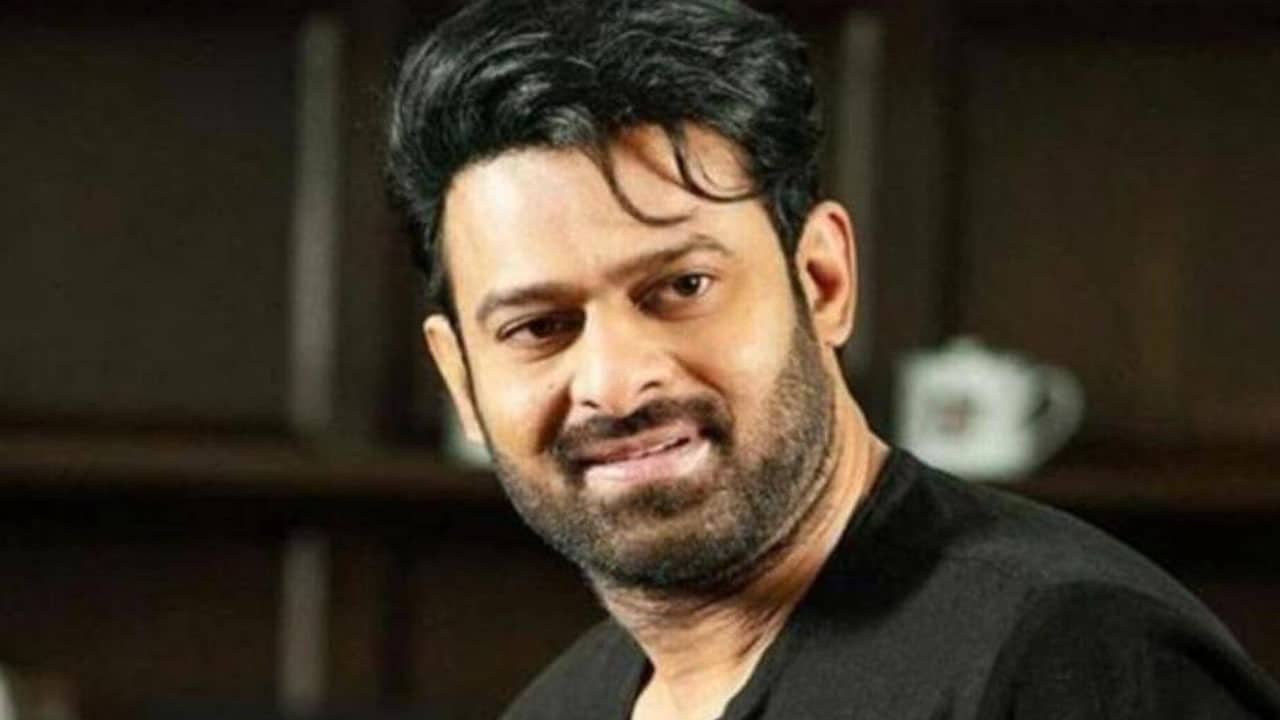 Prabhas : అన్నా నీ కాళ్ళు పట్టుకుంటాం .. ఆ పని మాత్రం చేయకు అంటున్న ప్రభాస్ ఫ్యాన్స్