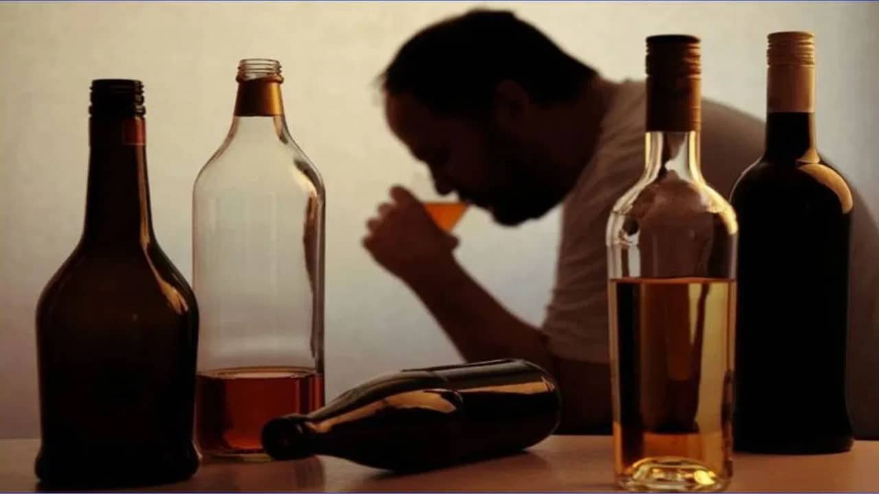Alcohol : మీరు మద్యం తాగుతున్నారా? … అయితే మీ కాలేయం కనిపించే ప్రమాదకర లక్షణాలు ఇవే ..!