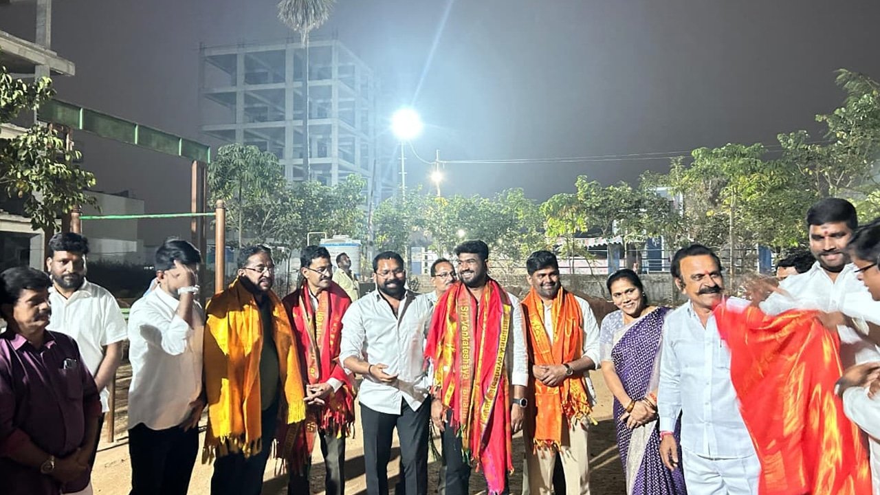 Tungathurthi Ravi  : మేడిపల్లి ధరణి కాలనీ నూతన అసోసియేషన్ సభ్యులను సన్మానించిన తుంగతుర్తి రవి