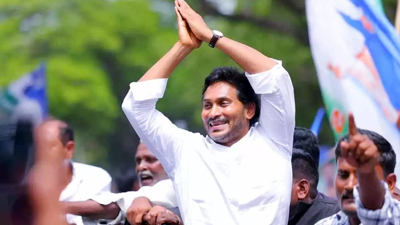 Ys Jagan : జగన్ చేతికి సరికొత్త బ్రహ్మాస్త్రం .. కూటమి కి వణుకు పుట్టించే బ్రేకింగ్ న్యూస్..!